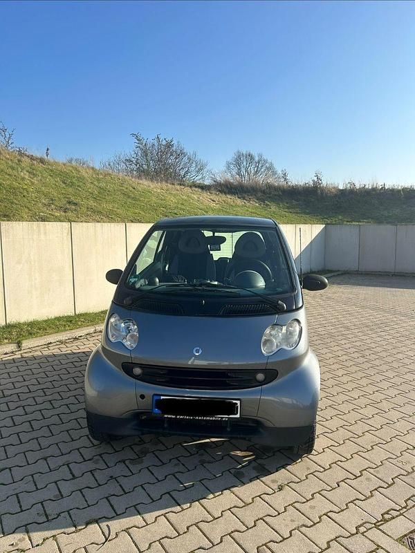 Grau Gebraucht 2006 Smart ForTwo Coupé Coupé | 2.700 € (Fairer Preis) - Bild 1/4