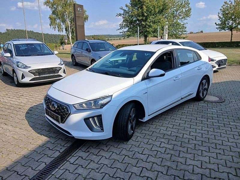 Gebraucht Hyundai Ioniq Trend 105 PS (77 kW) 2020 Weiß Kleinwagen