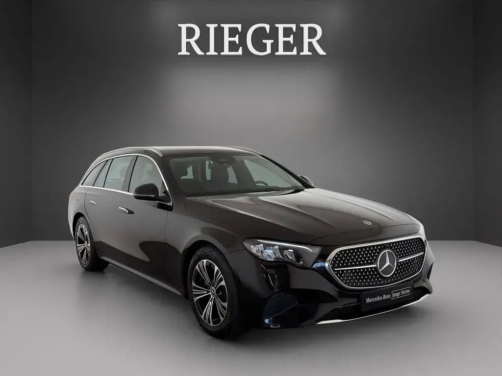 Gebraucht Mercedes E220 Avantgarde 197 PS (144 kW) 2025 Schwarz Limousine