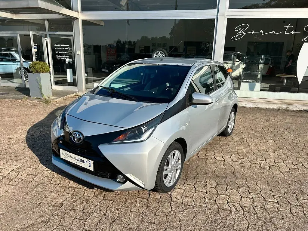 Gebraucht Toyota Aygo X-play 69 PS (50 kW) 2015 Silber Kleinwagen