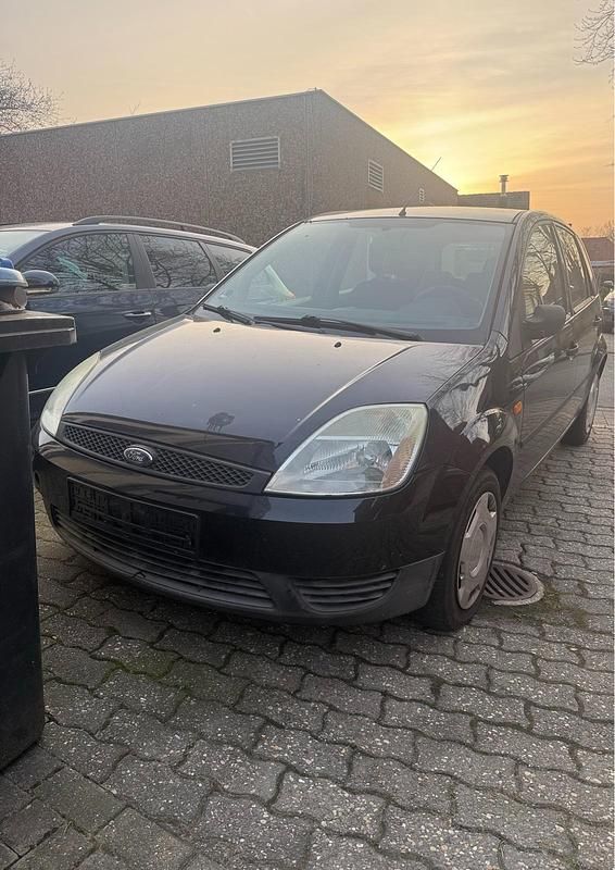 Gebraucht Ford Fiesta 80 PS (58 kW) 2003 Schwarz Kleinwagen