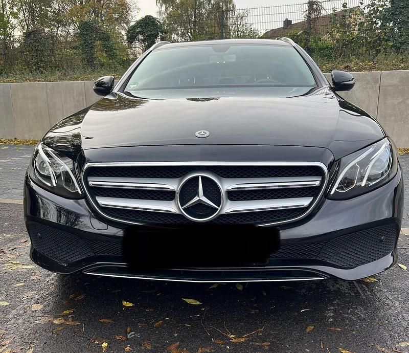 Schwarz Gebraucht 2018 Mercedes E200 Kombi | 21.500 € (Etwas zu teuer) - Bild 1/4