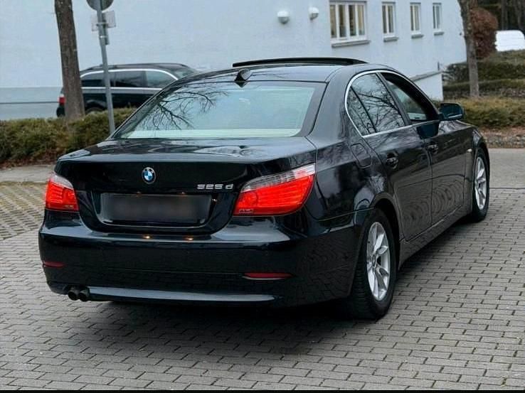 Gebraucht BMW 525 197 PS (144 kW) 2009 Schwarz Limousine