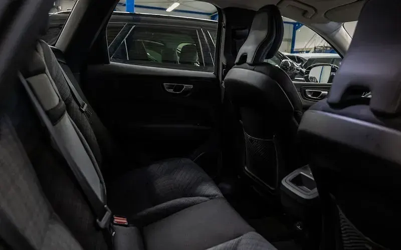 Gebraucht Volvo XC60 Core 197 PS (144 kW) 2023 Schwarz SUV