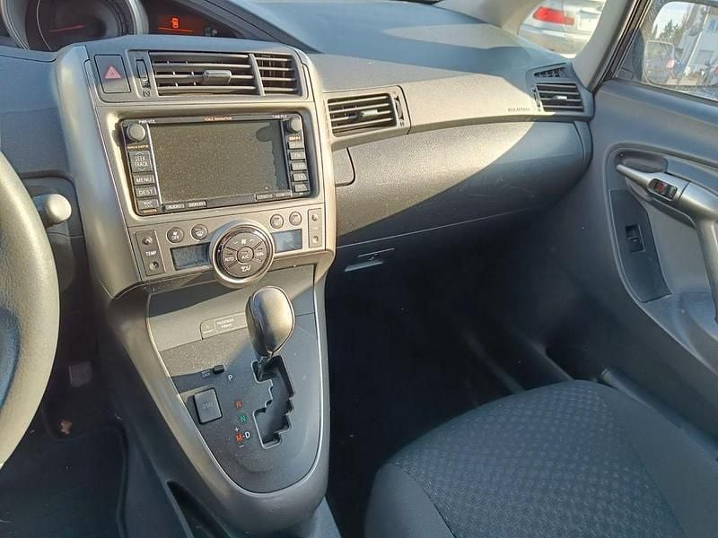 Gebraucht Toyota Verso Life 147 PS (108 kW) 2009 Black mica / ink Van / Kleinbus