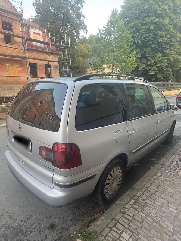 Grau Gebraucht 2009 VW Sharan Van / Kleinbus | 4.500 € (Fairer Preis) - Bild 1/4