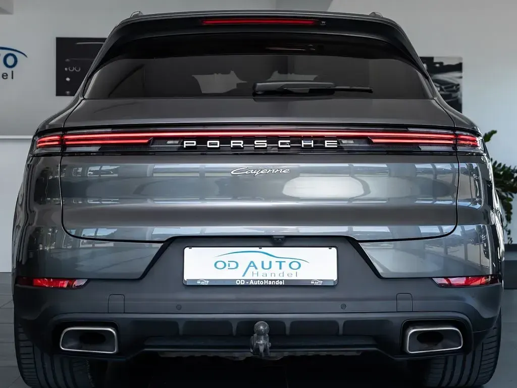 Gebraucht Porsche Cayenne 470 PS (345 kW) 2025 Grau SUV