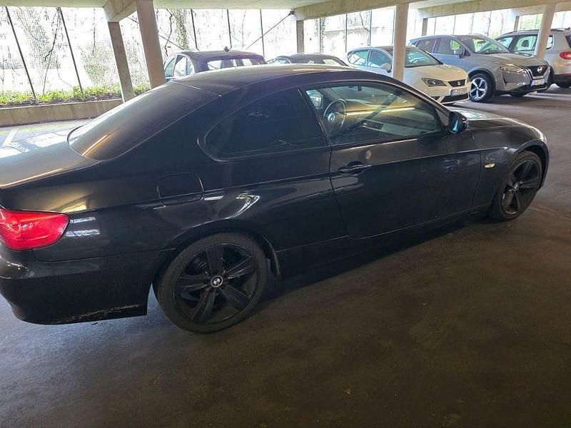 Gebraucht BMW 318 Sport Line 143 PS (105 kW) 2010 Schwarz Coupé