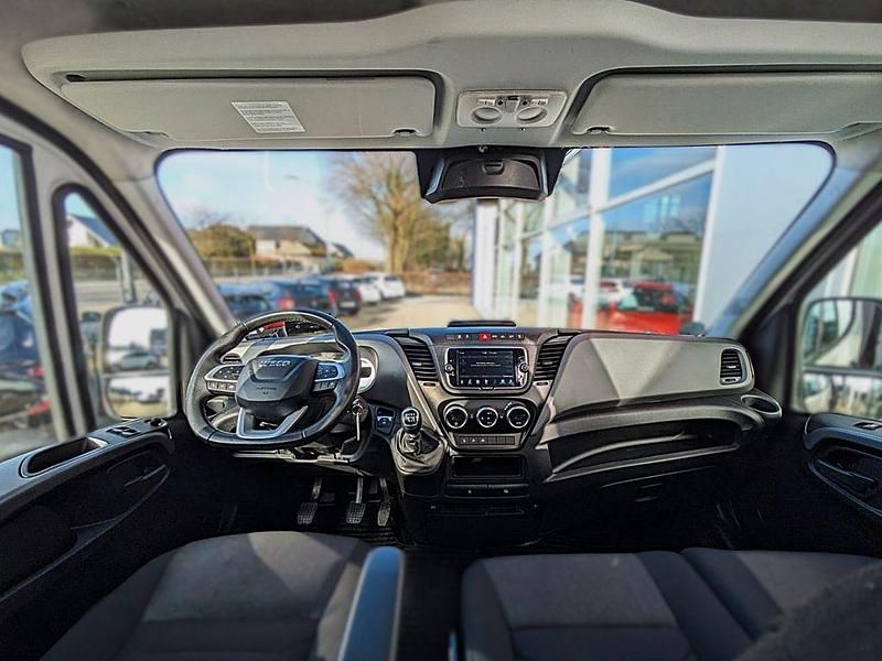 Gebraucht Iveco Daily 136 PS (100 kW) 2023 Weiß Van / Kleinbus