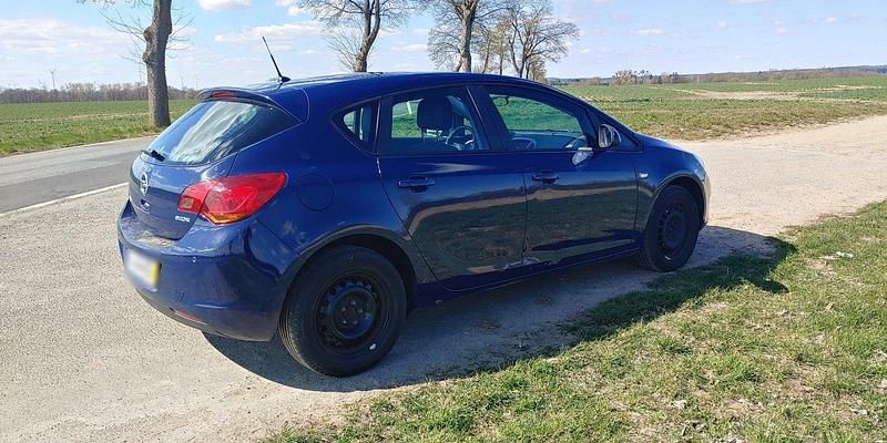 Gebraucht Opel Astra 87 PS (63 kW) 2010 Blau Limousine