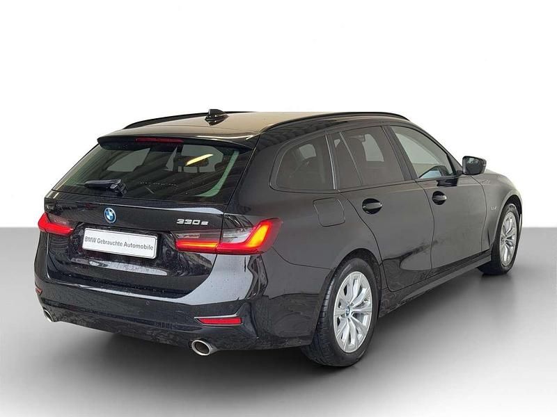 Gebraucht BMW 330e Advantage 292 PS (214 kW) 2022 Schwarz Limousine