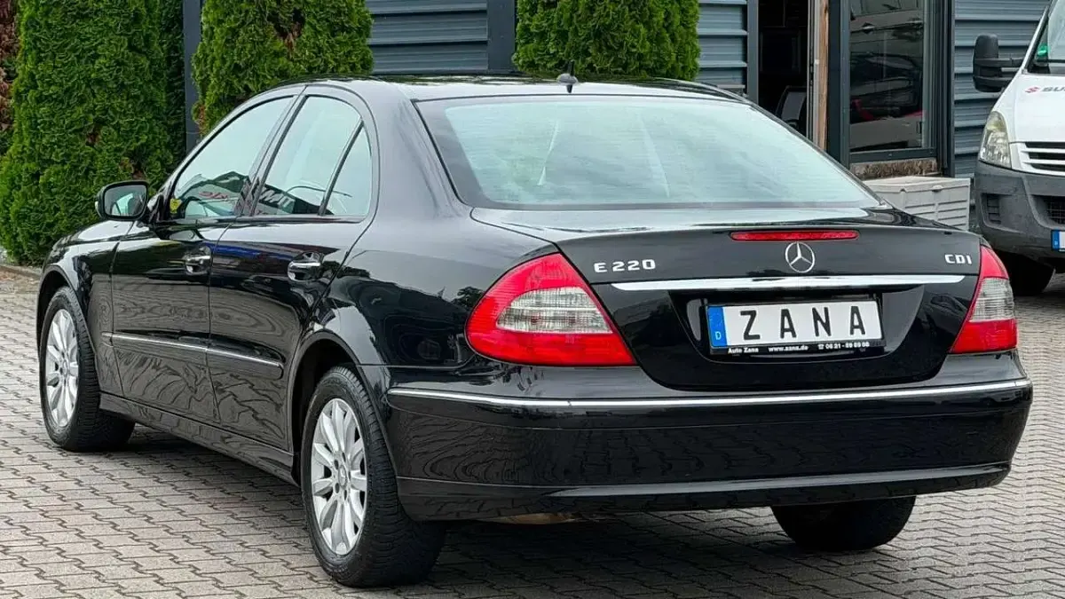 Gebraucht Mercedes E220 170 PS (125 kW) 2008 Obsidianschwarz  metalliclack Limousine