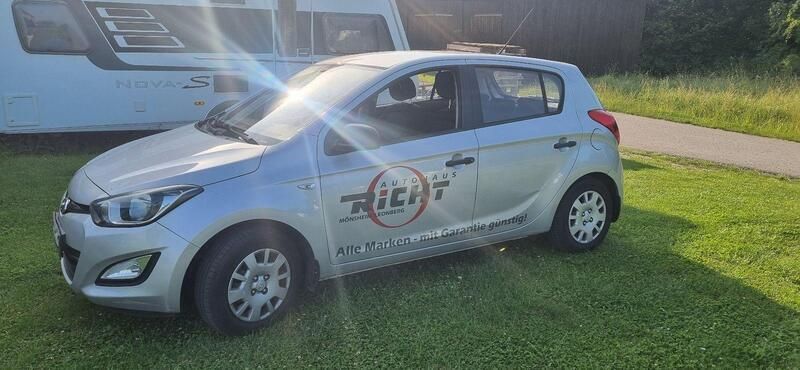 Silber Gebraucht 2013 Hyundai i20 Edition Kleinwagen | 1.999 € (Superpreis) - Bild 1/4