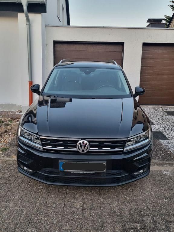 Schwarz Gebraucht 2017 VW Tiguan Sound SUV | 18.000 € (Fairer Preis) - Bild 1/4