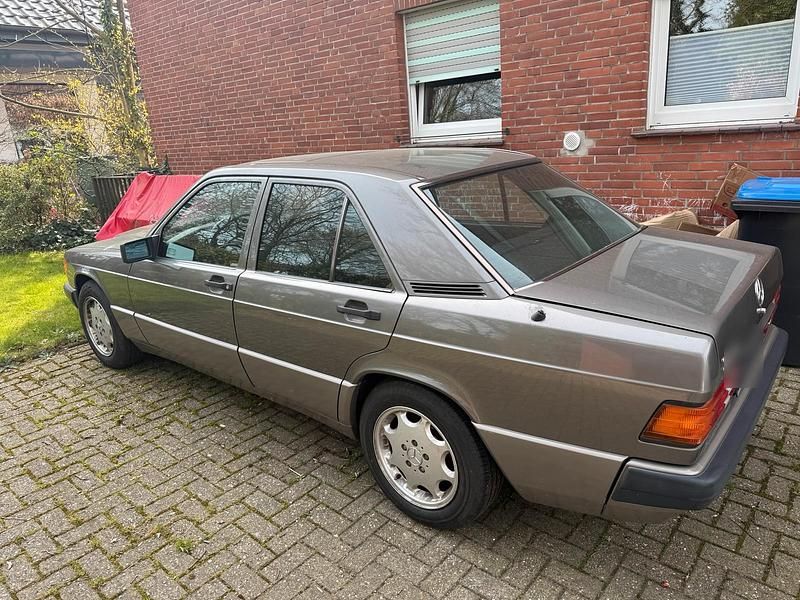 Gebraucht Mercedes 190 75 PS (55 kW) 1992 Braun Limousine