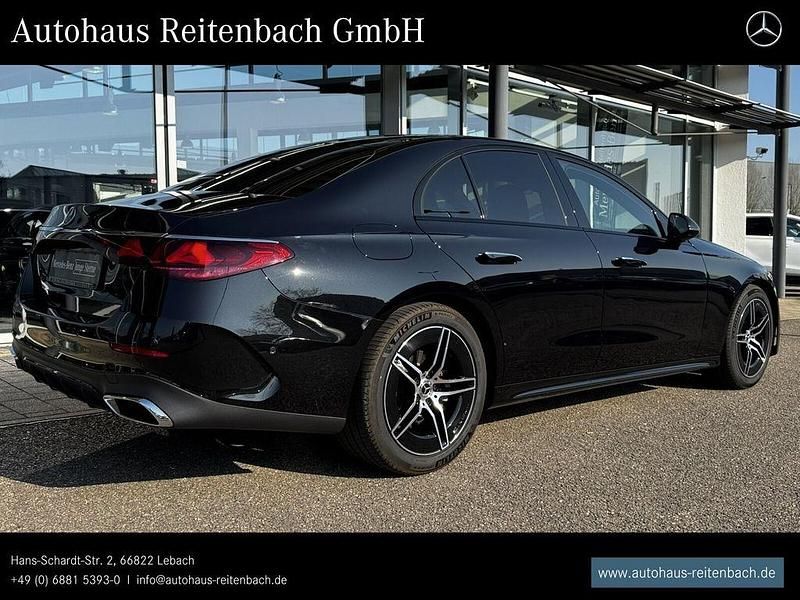Gebraucht Mercedes E200 AMG 204 PS (150 kW) 2024 Lack obsidianschwarz Limousine