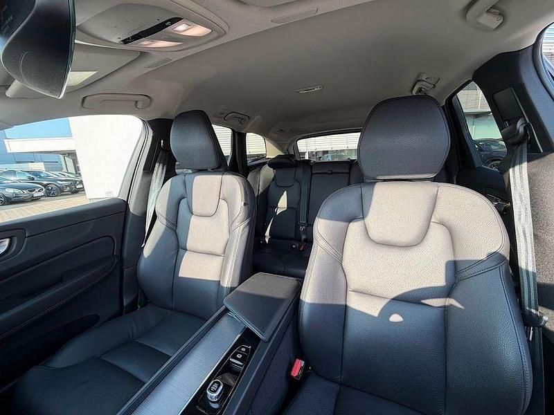 Gebraucht Volvo XC60 Plus 197 PS (144 kW) 2024 Grau SUV