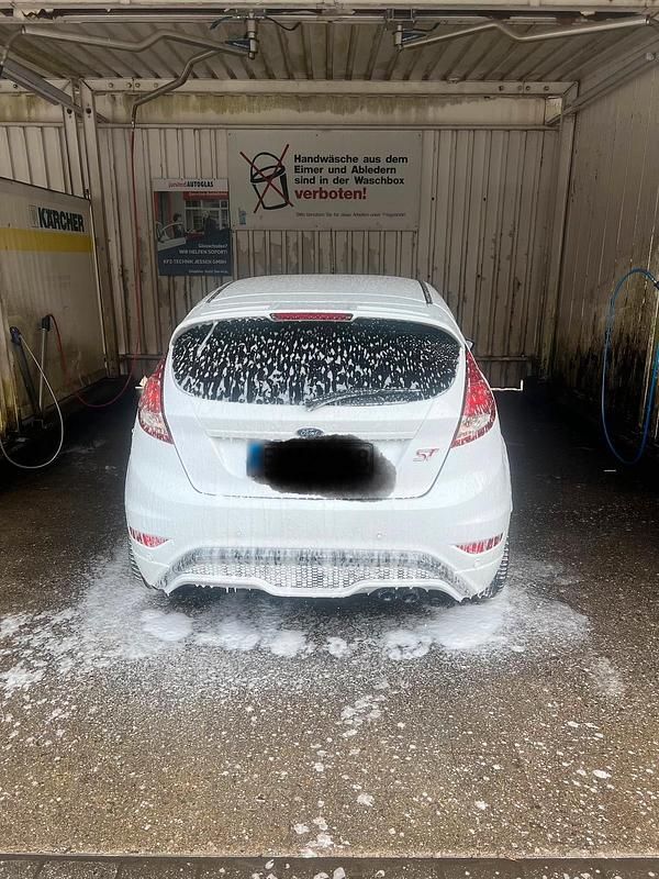 Gebraucht Ford Fiesta ST 182 PS (133 kW) 2014 Weiß Kleinwagen