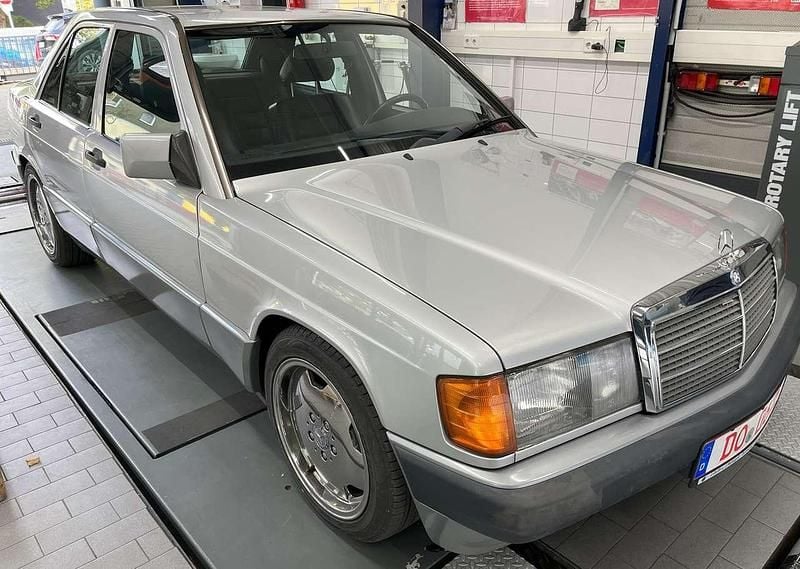 Silber Gebraucht 1993 Mercedes 190 AMG Limousine | 55.201 € - Bild 1/4