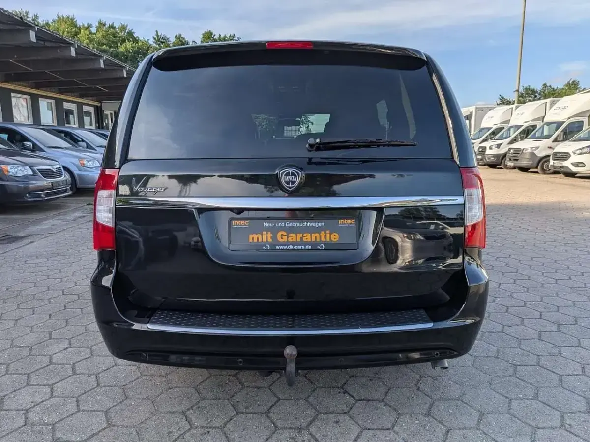Gebraucht Lancia Voyager Platinum 177 PS (130 kW) 2014 Schwarz Van / Kleinbus