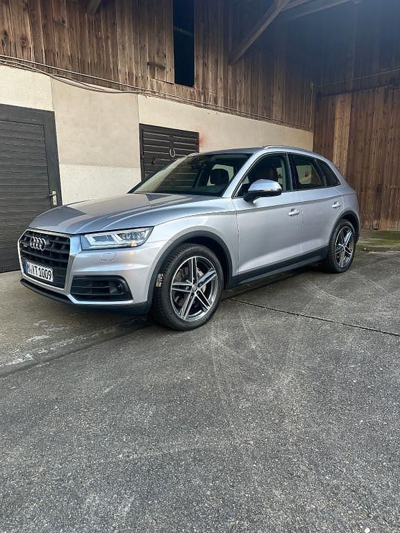 Grau Gebraucht 2019 Audi Q5 Ambiente SUV | 34.900 € (Superpreis) - Bild 1/4