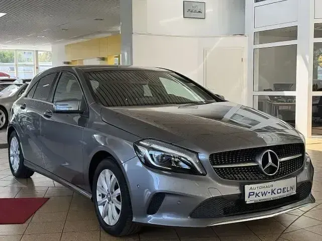 Gebraucht Mercedes A180 109 PS (80 kW) 2016 Grau Kleinwagen