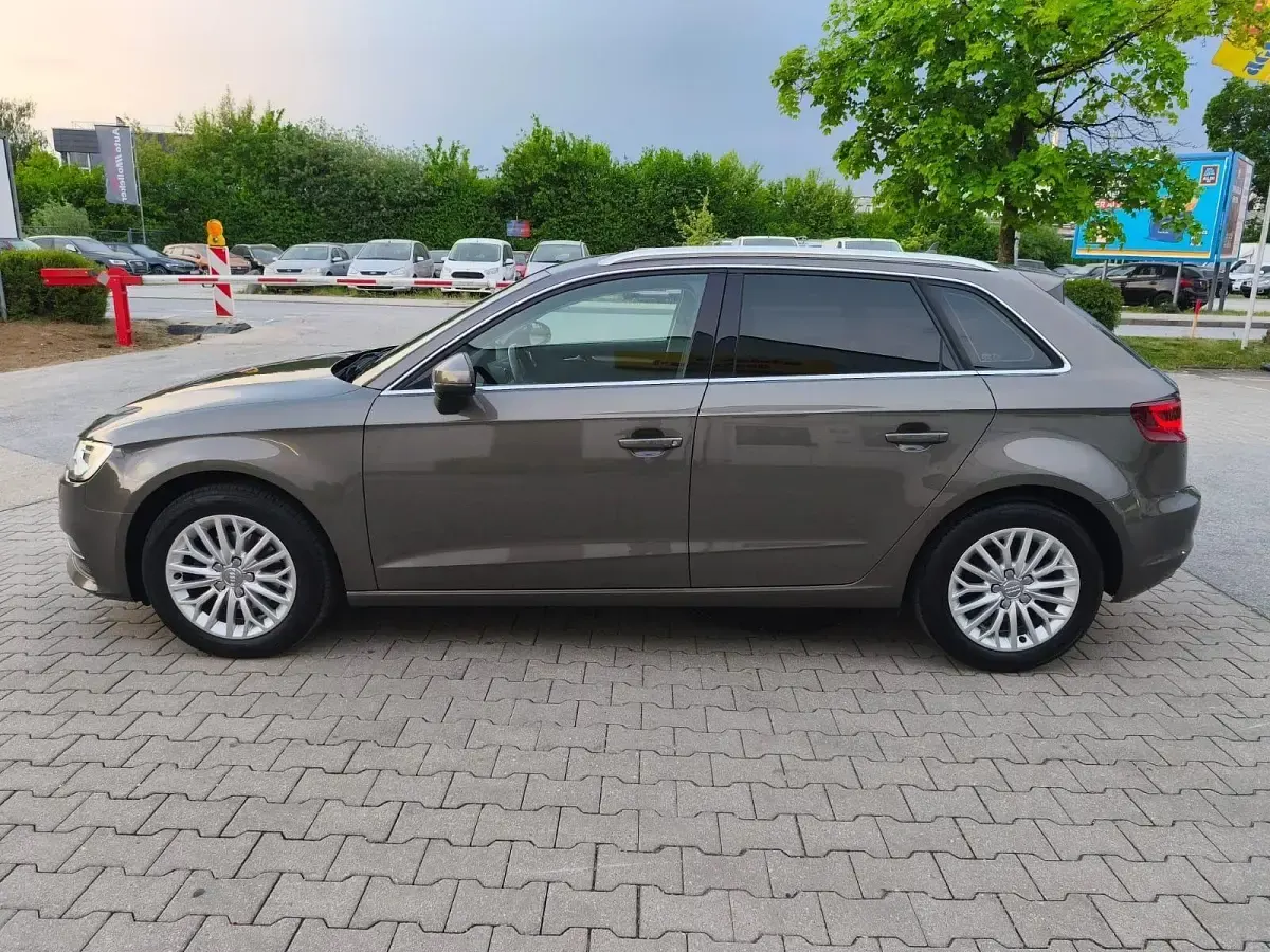 Gebraucht Audi A3 Ambiente 150 PS (110 kW) 2015 Grau Limousine