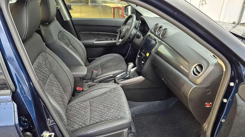 Neu Suzuki Vitara Comfort+ 110 PS (80 kW) 2025 Sphere/cosmic black pearl meta SUV