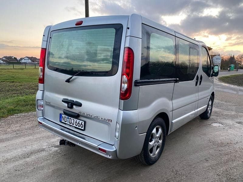 Gebraucht Opel Vivaro 145 PS (106 kW) 2006 Silber Van / Kleinbus