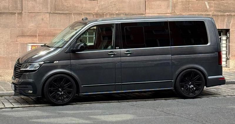 Gebraucht VW Multivan Sportline 204 PS (150 kW) 2021 Grau Van