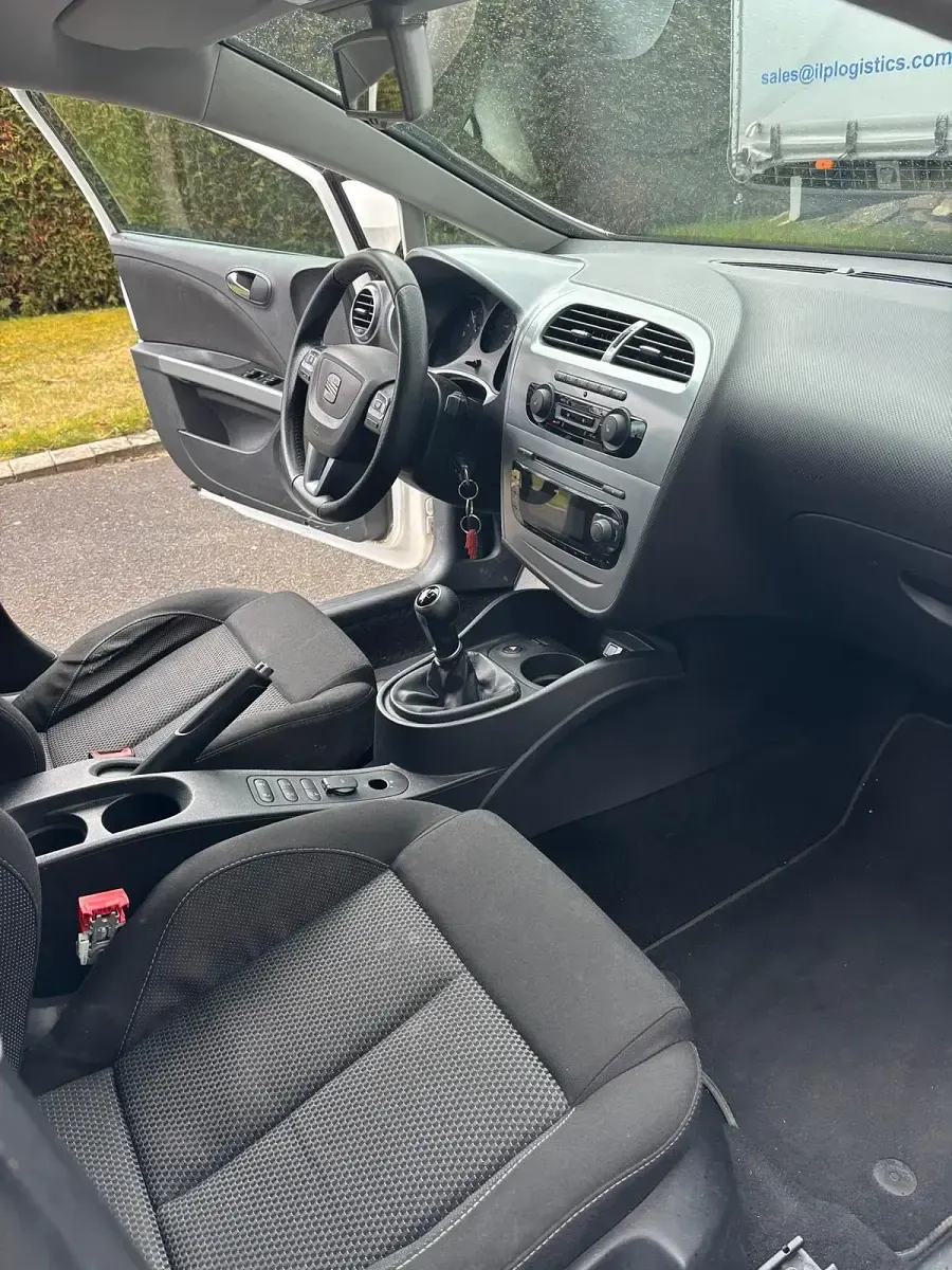 Usata Seat Leon 105 CV (77 kW) 2010 Bianco Utilitaria