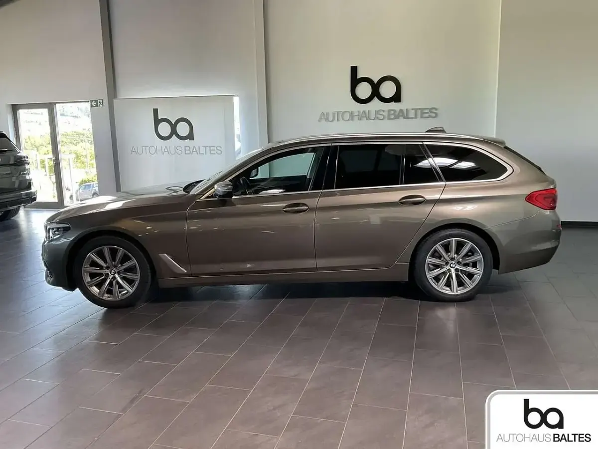 Gebraucht BMW 520 Sport Line 190 PS (139 kW) 2018 Atlaszeder met. Kombi