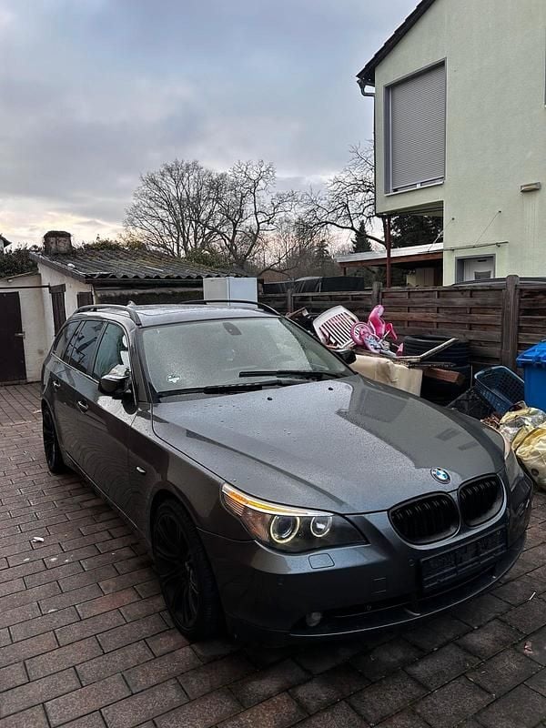 Gebraucht BMW 530 260 PS (191 kW) 2006 Grau Kombi