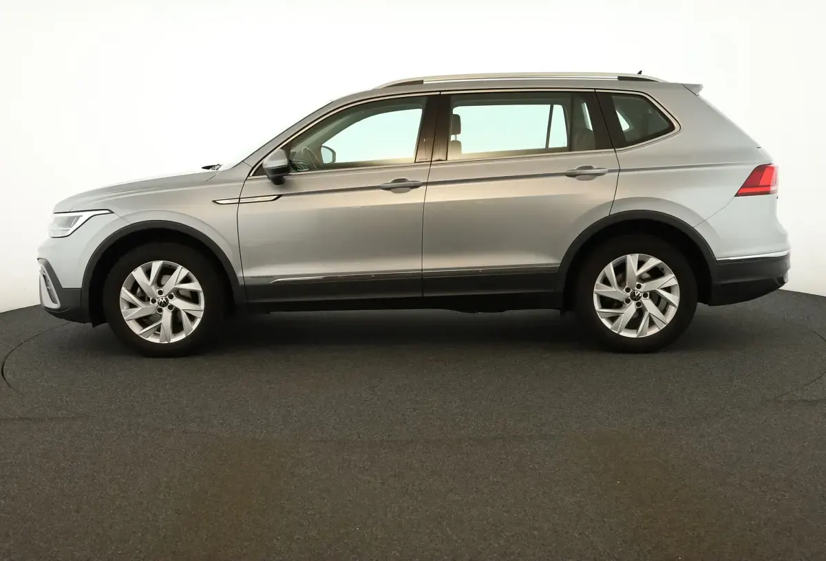 Gebraucht VW Tiguan Allspace Life 150 PS (110 kW) 2025 Pyrit silber metallic SUV