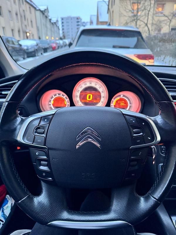 Gebraucht Citroën C4 SELECTION 120 PS (88 kW) 2012 Grau Limousine