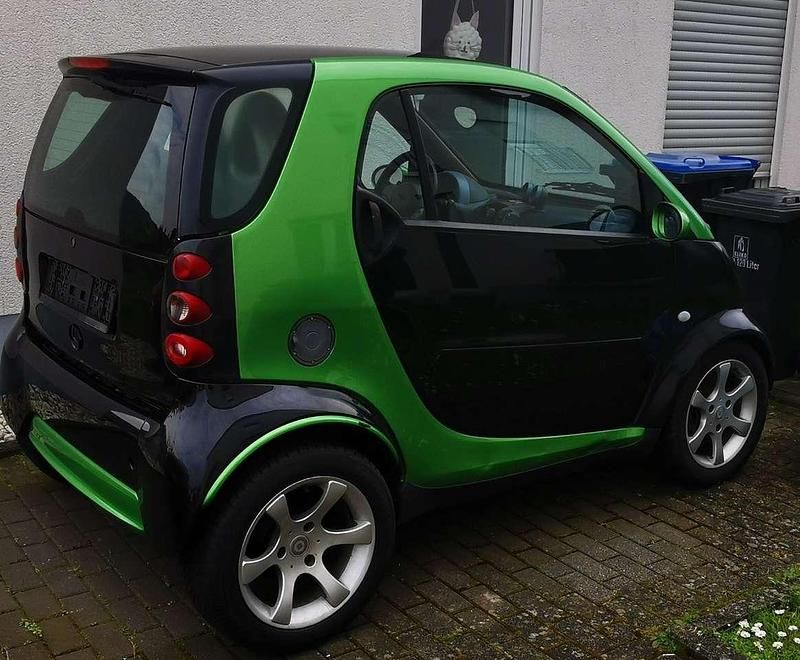 Schwarz Gebraucht 2005 Smart ForTwo Coupé Coupé | 2.849 € (Fairer Preis) - Bild 1/4
