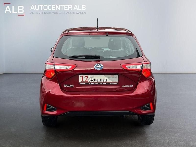 Gebraucht Toyota Yaris 73 PS (53 kW) 2018 Rot Limousine