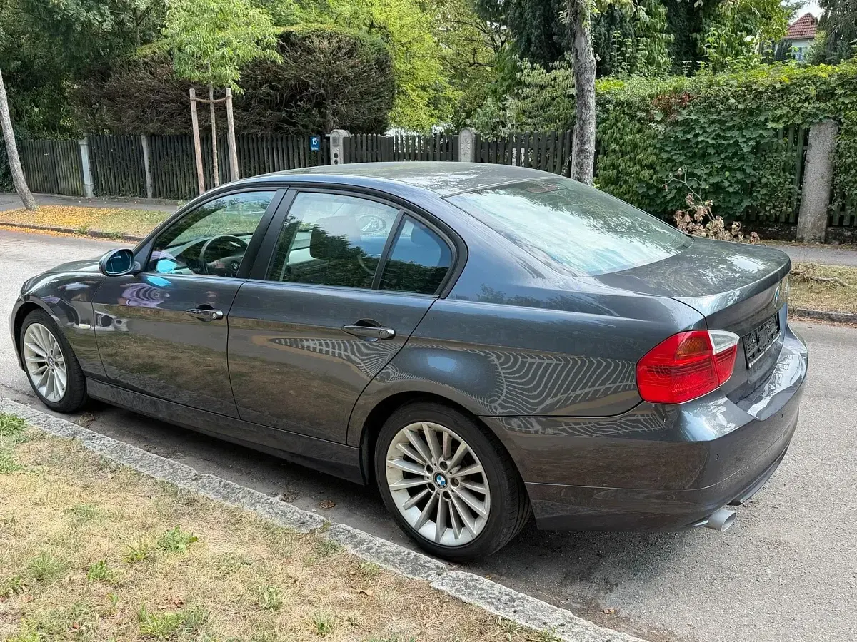 Gebraucht BMW 318 130 PS (95 kW) 2007 Grau Limousine