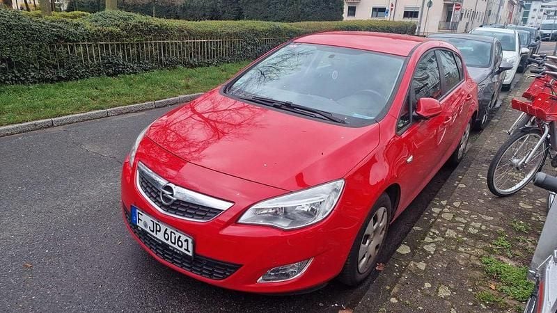 Gebraucht Opel Astra 110 PS (80 kW) 2010 Rot Limousine