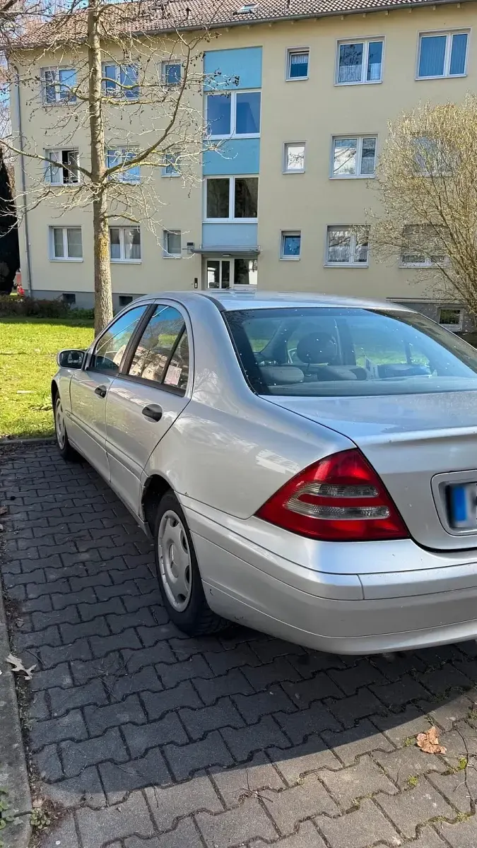 Gebraucht Mercedes C220 143 PS (105 kW) 2002 Silber Limousine