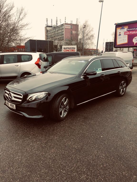 Schwarz Gebraucht 2017 Mercedes E220 Limousine | 27.990 € (Guter Preis) - Bild 1/4