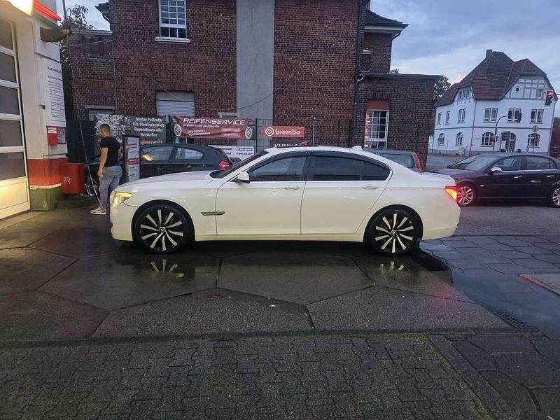 Gebraucht BMW 740 245 PS (180 kW) 2011 Limousine