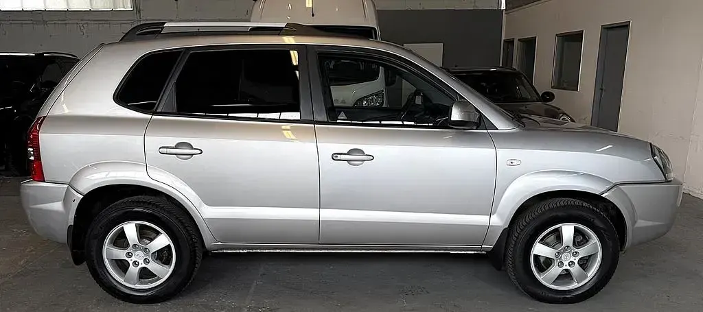 Gebraucht Hyundai Tucson GLS 141 PS (103 kW) 2005 Silber SUV