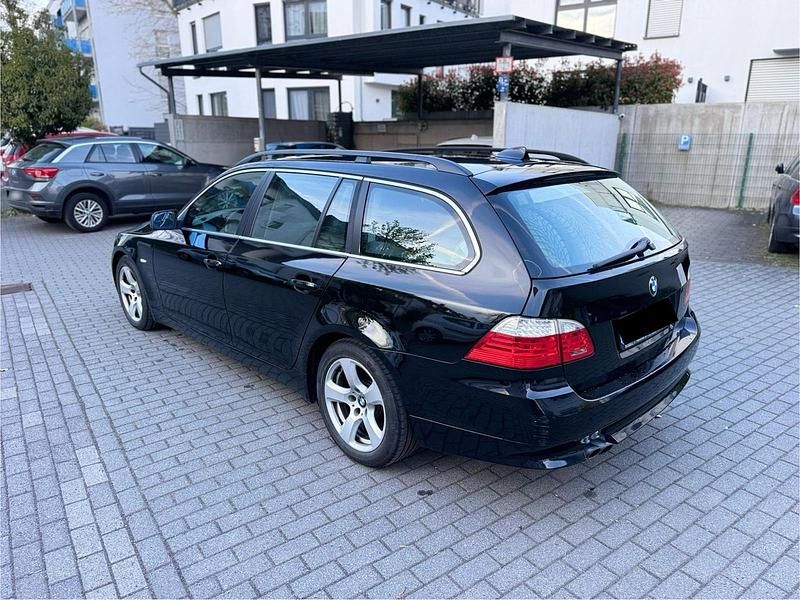 Gebraucht BMW 525 197 PS (144 kW) 2008 Schwarz Kombi