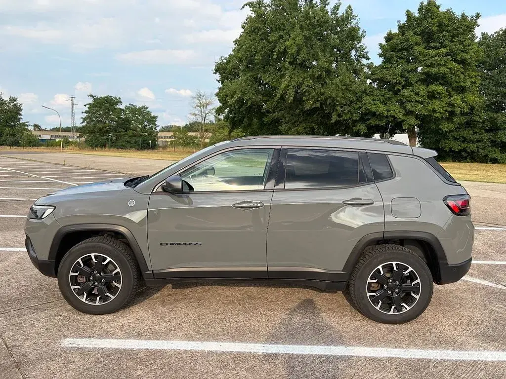 Gebraucht Jeep Compass Trailhawk 241 PS (177 kW) 2021 Grau SUV