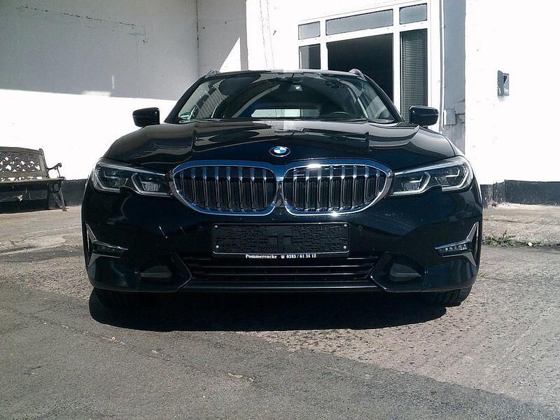 Gebraucht BMW 320 Luxury Line 190 PS (139 kW) 2020 Schwarz Limousine