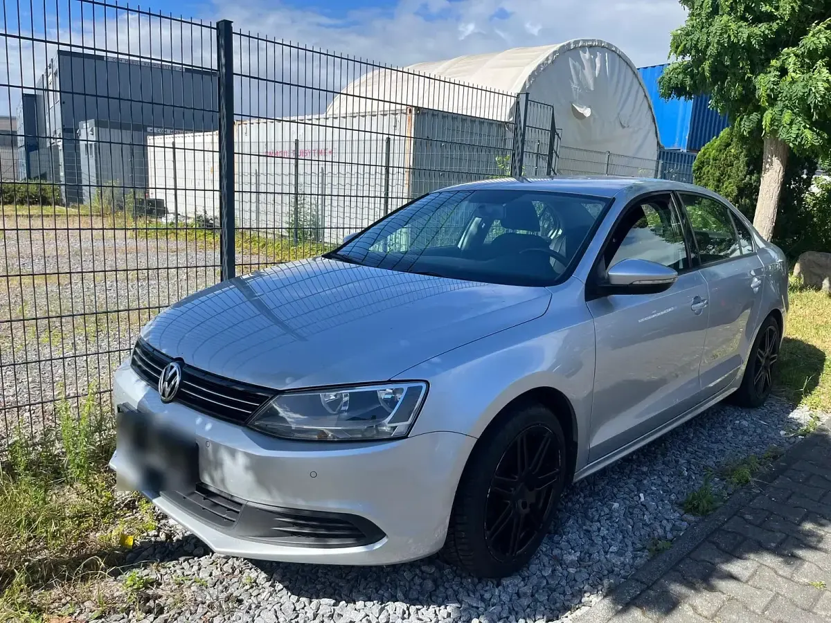 Gebraucht VW Jetta 105 PS (77 kW) 2011 Silber Limousine