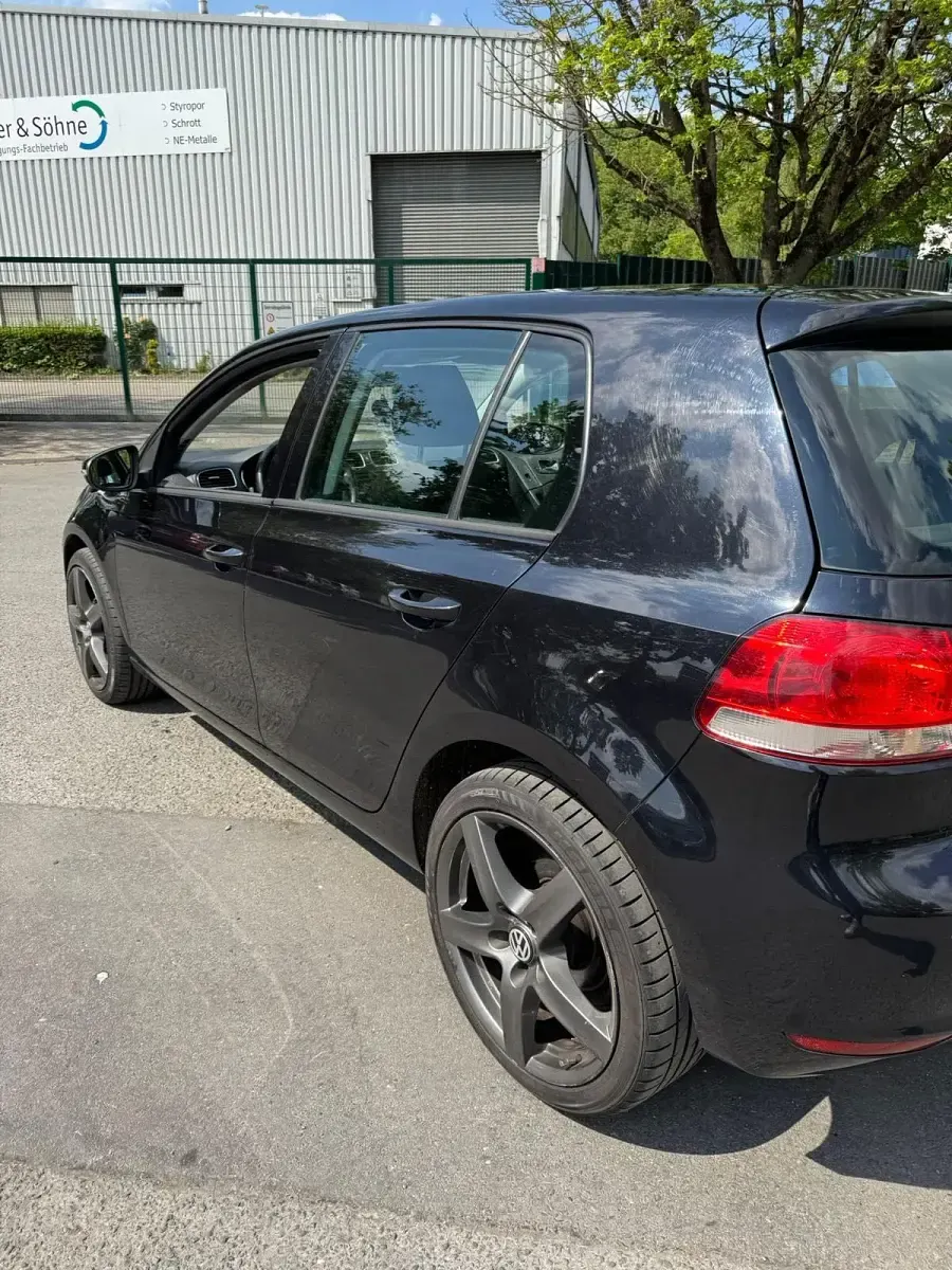 Gebraucht VW Golf VI 122 PS (89 kW) 2011 Schwarz Kleinwagen