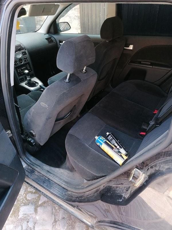 Schwarz Gebraucht 2002 Ford Mondeo Ghia Kombi | 800 € (Guter Preis) - Bild 1/4