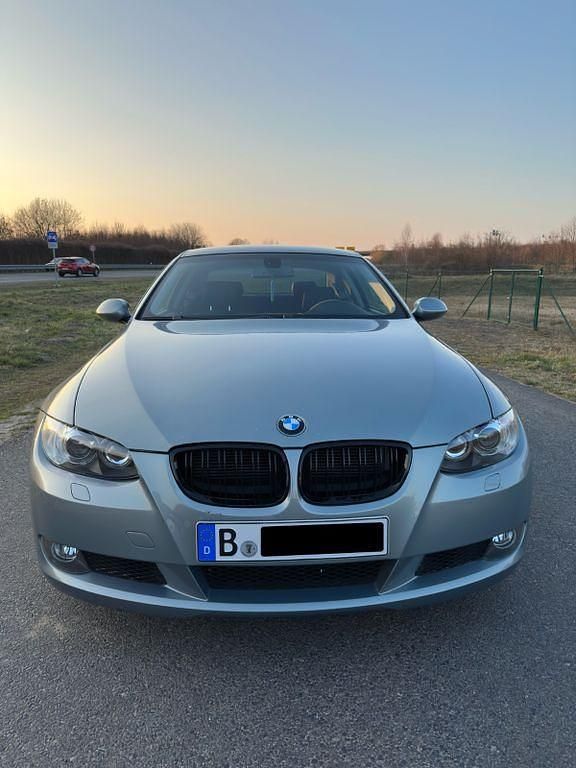 Grau Gebraucht 2006 BMW 325 Sport Line Coupé | 11.999 € - Bild 1/4